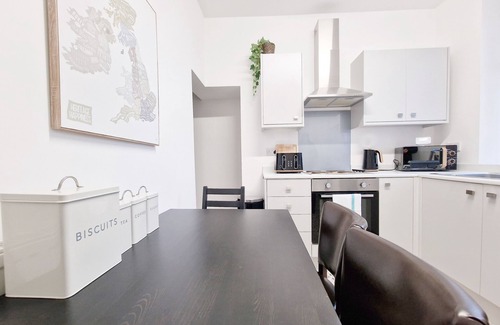 Burnley House | Burnley Terraced House by Bevolve - Free Parking