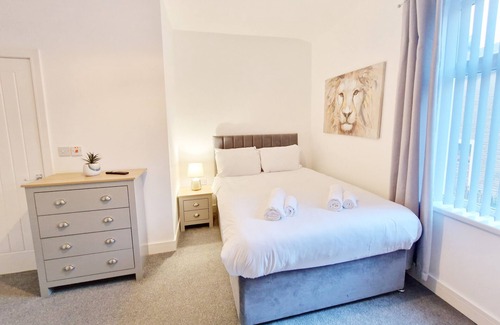 Burnley House | Burnley Terraced House by Bevolve - Free Parking