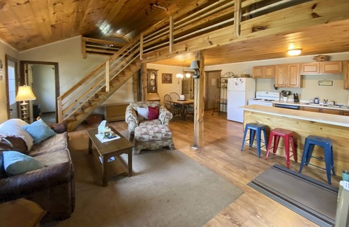 Hayward Cabin | Burns Lake Cabin w/Dock, Fire Pit, Rowboat & More