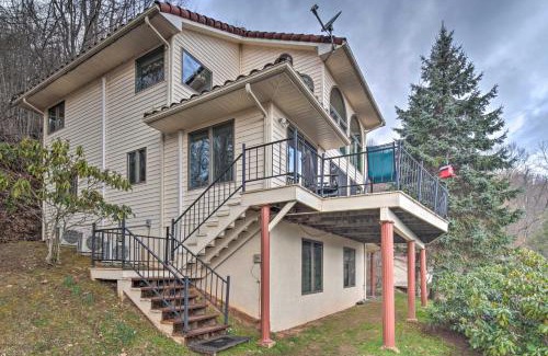 Burnsville House | Burnsville Home with Deck and Panoramic Mountain Views