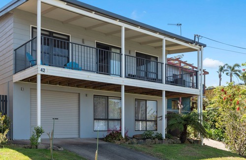 Burrill Lake House | Burrill Lake Views - an inexpensive lake house for a family holiday