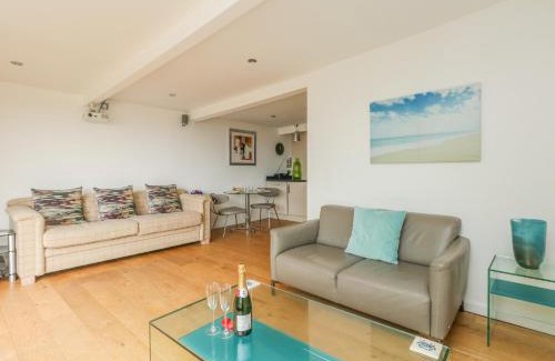 Bridport House | Burton Bay