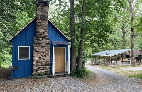 Clarkesville Cabin | Burton Cabin at Bleu Canoe