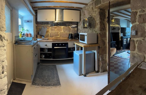 Cromford Apartment | Burtys Snug Cromford UNESCO Peak District central village studio - Pet Friendly