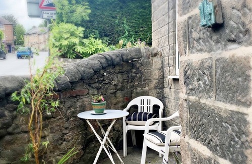 Cromford Apartment | Burtys Snug Cromford UNESCO Peak District central village studio - Pet Friendly