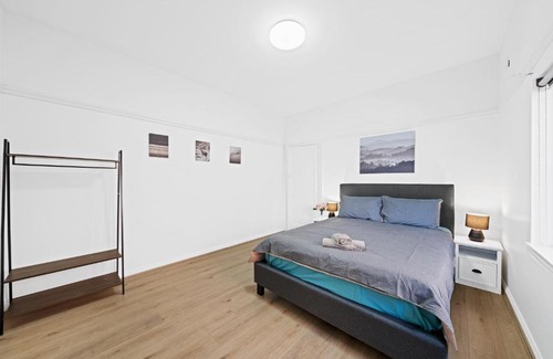 Burwood Apartment | Burwood City Newly renovated 2 Bed 2 Bath Free Private Parking Big Apt