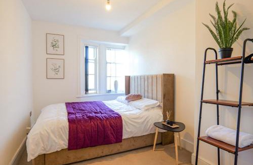 Bury Apartment | Bury 2 Bedroom 1 Bathroom in Town Center Sleeps 4