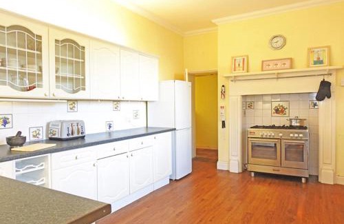 Gosport House | Bury Villa - 7 bedrooms sleeping 18 guests