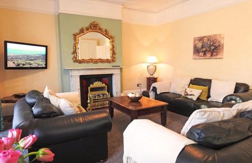 Gosport House | Bury Villa - 7 bedrooms sleeping 18 guests