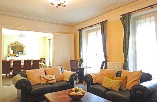 Gosport House | Bury Villa - 7 bedrooms sleeping 18 guests