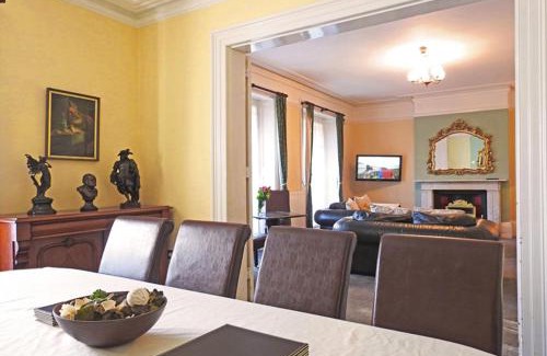 Gosport House | Bury Villa - 7 bedrooms sleeping 18 guests