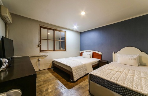 Daeyeon-dong Hotel | Busan Daeyeondong Hwanggeum