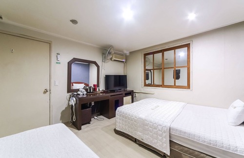 Daeyeon-dong Hotel | Busan Daeyeondong Hwanggeum