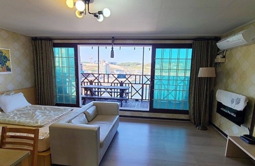 Haeundae House | Busan Morning Blue Pension