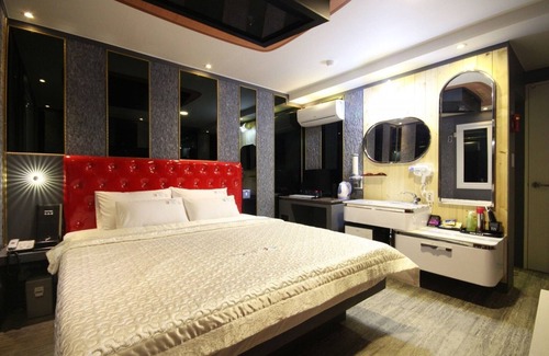 Dongnae District Hotel | Busan Oncheonjang 369