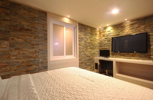 Dongnae District Hotel | Busan Oncheonjang 369