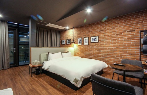 Yeonje-Gu Hotel | Busan Yeonsan Togok Brown Dot