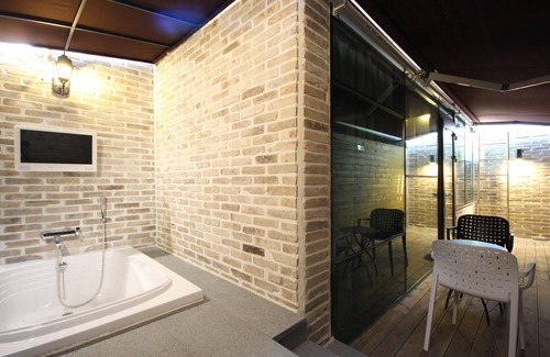 Yeonje-Gu Hotel | Busan Yeonsan Togok Brown Dot