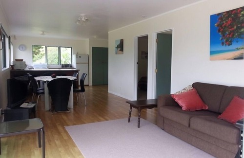 Whangarei Heads Cottage | Bush backdrop, privacy and Bay views