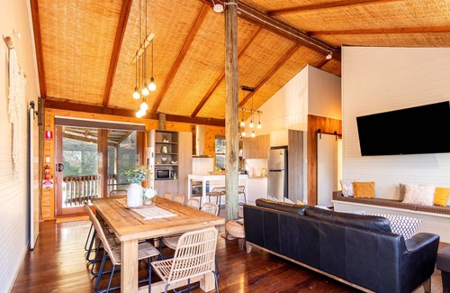 Rosebrook House | Bush Retreat with private jacuzzis, amazing views, great for large groups