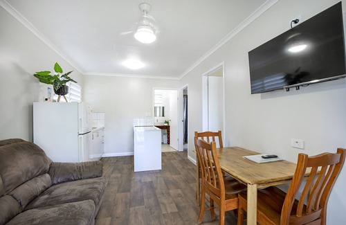 Airlie Beach Cabin | Bush Village Holiday Cabins