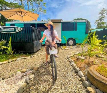 Puerto Viejo de Talamanca Hotel | BusHotel Puerto Viejo with private Hot Tube very close to town