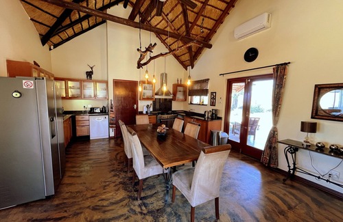Phalaborwa Villa | Bushvilla Umoja Kruger - wildlife without fences