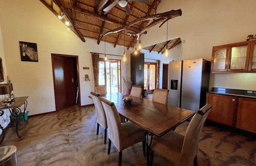Phalaborwa Villa | Bushvilla Umoja Kruger - wildlife without fences