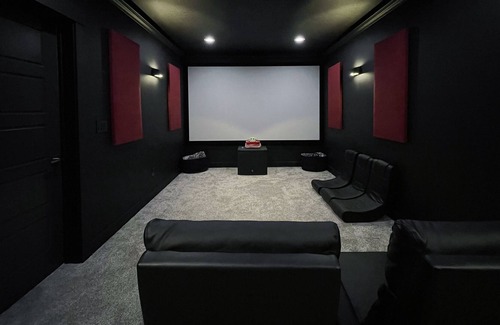 Kaysville Apartment | Business Traveler's Paradise + Massage Chair and Movie Theatre!