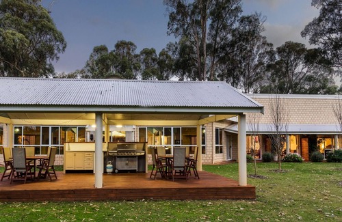 Reinscourt House | BUSSELTON FOREST HOLIDAY MANSION