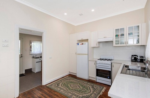 Busselton Cottage | Busselton River Cottage with WIFI- lovel cottage has the cosy feel you would expect when holidaying