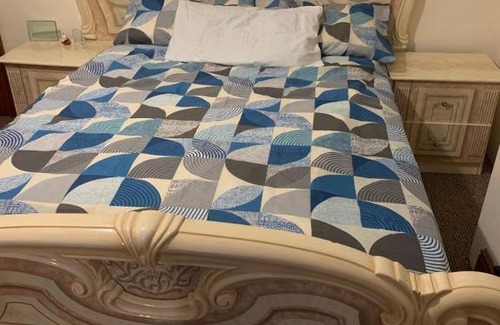 Leigh House | Busy Bee - Guest House - Self Service