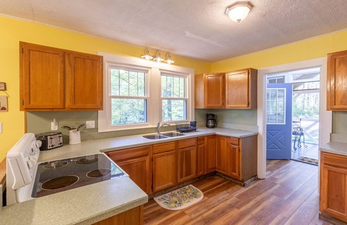 Sylva Cottage | Buttercup Cottage - Adorable Mountain Cottage Located Close to it All!
