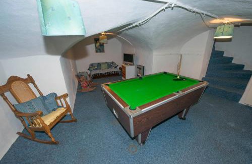 Holt House | Buttercup Cottage