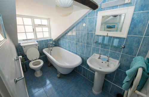 Holt House | Buttercup Cottage