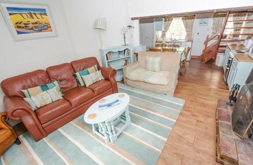 Holt House | Buttercup Cottage - Ukc2847