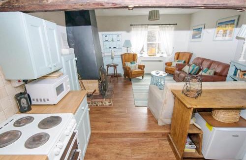 Holt House | Buttercup Cottage - Ukc2847