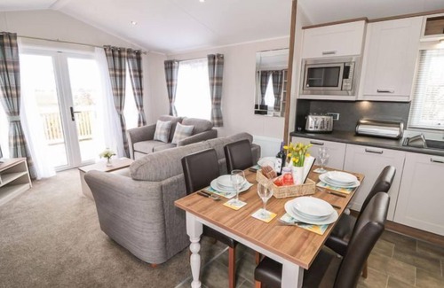 Runswick Bay Cottage | BUTTERCUP LODGE, pet friendly, character holiday cottage in Staithes