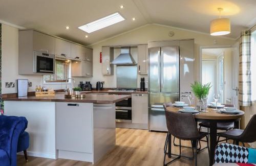 Swadlincote House | Buttercup