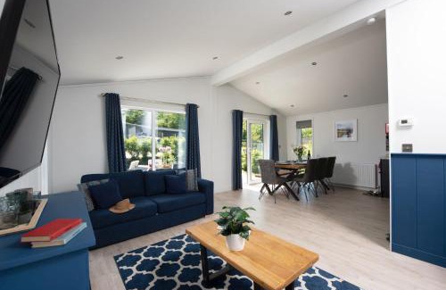 Lifton House | Buttercup Lodge, 33 Roadford Lake Lodges
