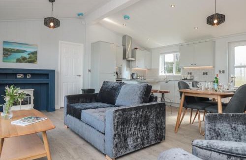Dartmouth House | Buttercup Lodge