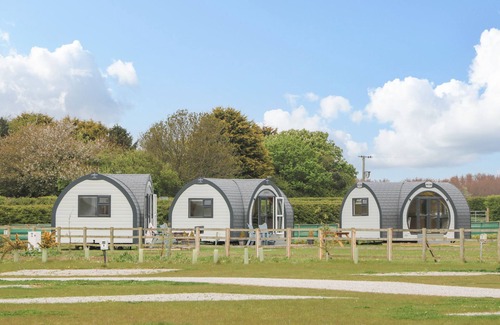 Hornsea Cottage | BUTTERCUP, pet friendly, with a garden in Hornsea