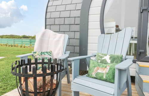 Hornsea Cottage | BUTTERCUP, pet friendly, with a garden in Hornsea