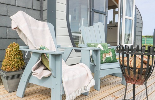 Hornsea Cottage | BUTTERCUP, pet friendly, with a garden in Hornsea