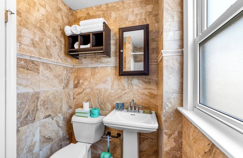 Wildwood Crest Hotel | Buttercup Suites