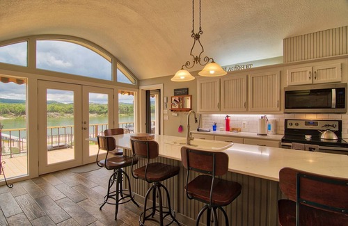 Kingsland House | Butterfly Beach House-Private Sandy Beach(100'), Boat Dock, 5BR/3BA, Sleeps 14