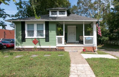 Clarksville House | Butterfly House 1021 Crossland Ave