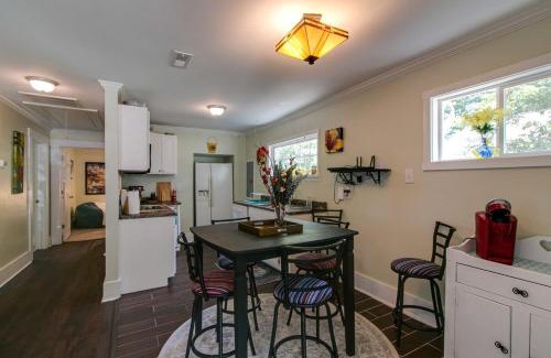Clarksville House | Butterfly House 1021 Crossland Ave