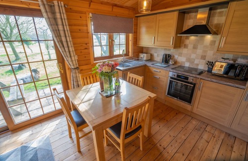 East Huntspill Cabin | Butterfly Lodge - Perfect for couples and young families