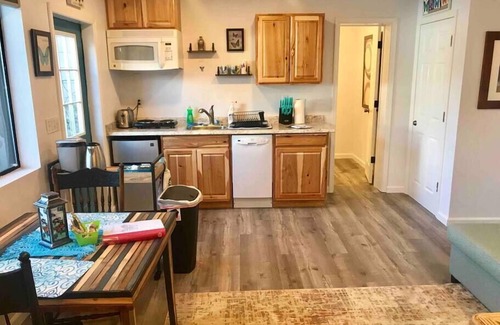 Ahwahnee Apartment | Butterfly Suite/Hot Tub/BBQ/Private
